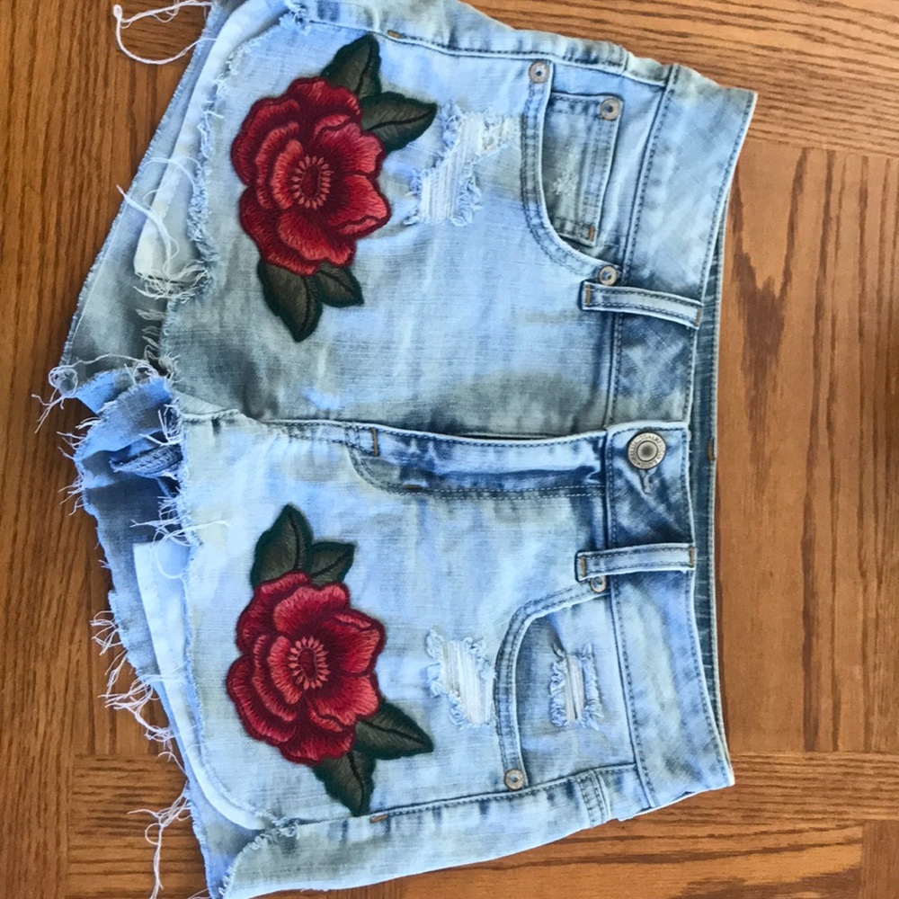 Only worn twice. Too big on me, I wear a 0 or 2.